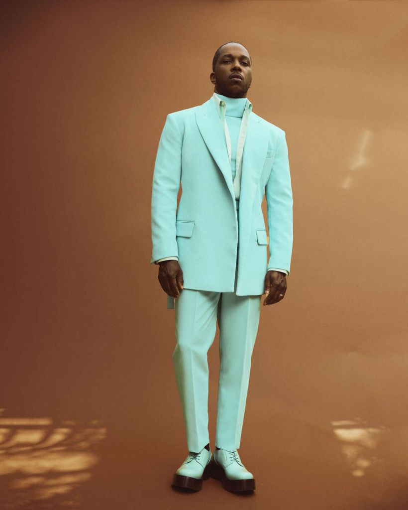 Leslie Odom Jr. didn’t shy away from fun with this turquoise Valentino suit. Photo: Austin Hargrave/Austin Hargrave 2021 via Getty Images