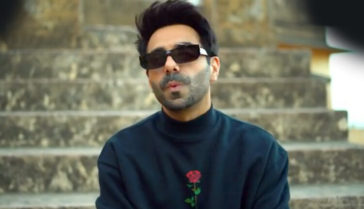 Aparshakti Khurana Sings His Version of the Classic Kishore Kumar Song ‘Ek Ladki Bheegi Bhaagi Si’ – WATCH