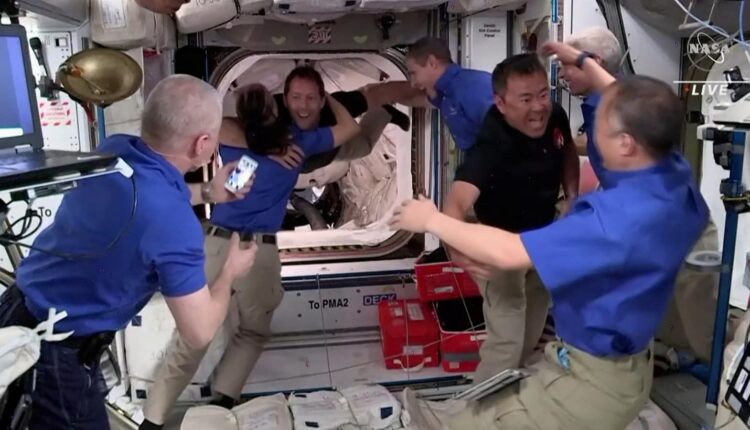 Biggest space station crowd in decade after SpaceX arrival