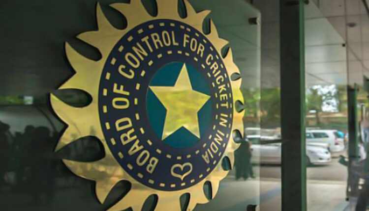 COVID-19 Fear Factor at IPL 2021: BCCI Says League Will Continue for Now as Ravi Ashwin, Andrew Tye, Adam Zampa and Kane Richardson Withdraw