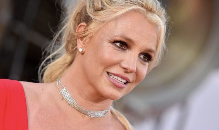 Cher Says Britney Spears’ Dad ‘Should Move Over And Let Her Have Her Life’