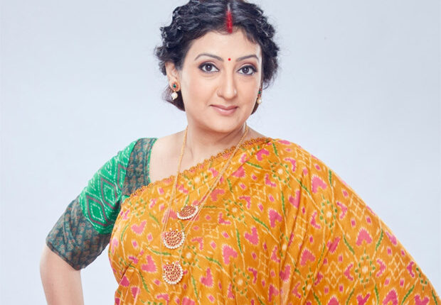 Juhi Parmar to re-enter Hamariwali Good News : Bollywood News