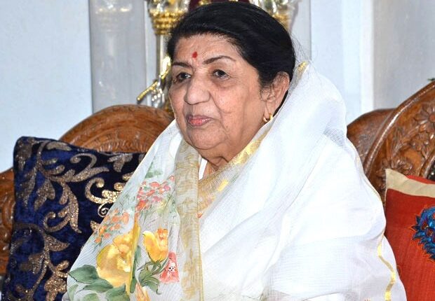 Lata Mangeshkar to take the Covid-19 vaccine this week : Bollywood News
