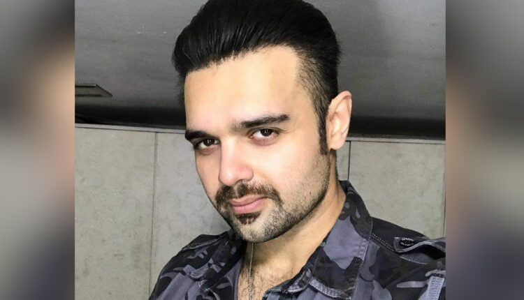 Mimoh Chakraborty Feels Social Media Brings Negativity and Acts As Distraction