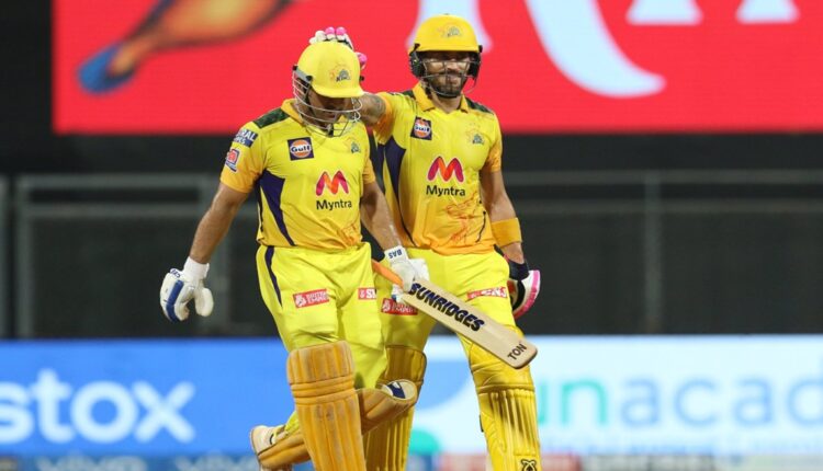 Netizens Hail Faf du Plessis For Unbeaten Knock of 95 Runs Against Kolkata Knight Riders in IPL 2021 Match