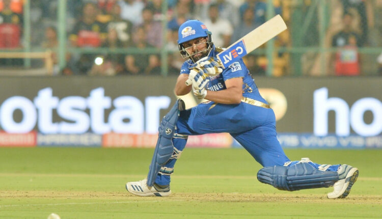 Rohit Sharma’s One-Handed Six Against Delhi Capitals in IPL 2021 Amazes Netizens (Watch Video)
