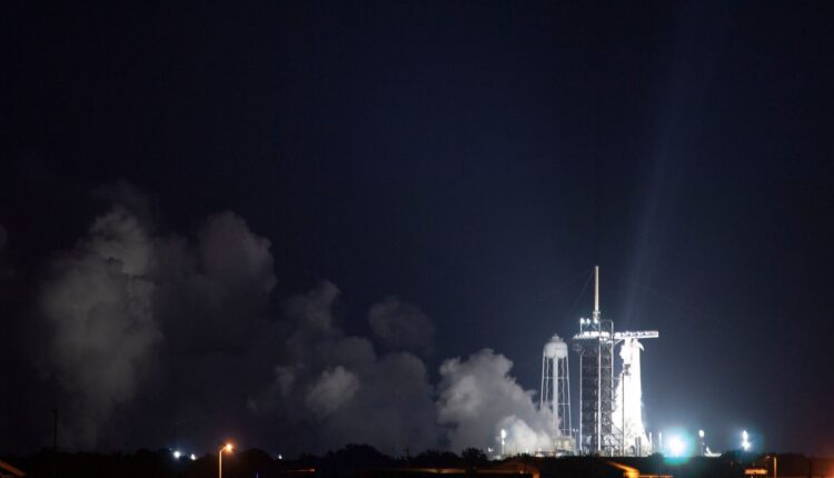 SpaceX picked for moonwalkers, on verge of 3rd crew launch