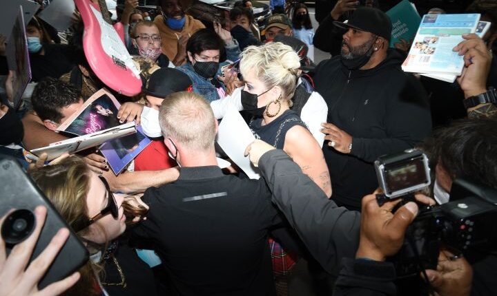 Miley Cyrus Mobbed By Fans Outside New York Hotel