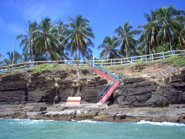 Bocal Island near Nicaragua comes with a two-bedroom guest house, a caretaker’s house, an infinity pool, a cement pier and a beach