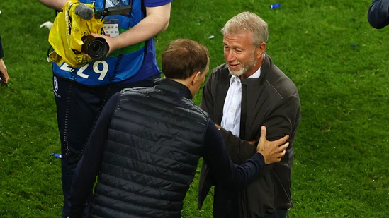 Chelsea manager Thomas Tuchel celebrates with owner Roman Abramovich after winning the Champions League.(Pool via REUTERS)