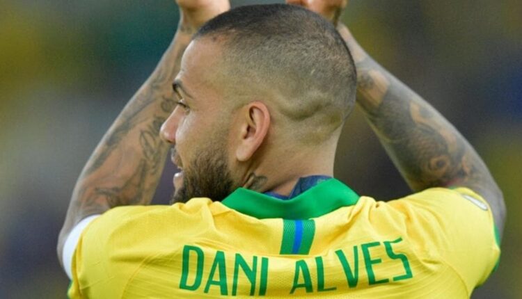 Alves and Silva back for Brazil in World Cup qualifying