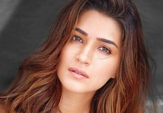 Kriti Sanon to be part of a virtual fundraiser for COVID, says “Only way to make a difference is – TOGETHER” : Bollywood News