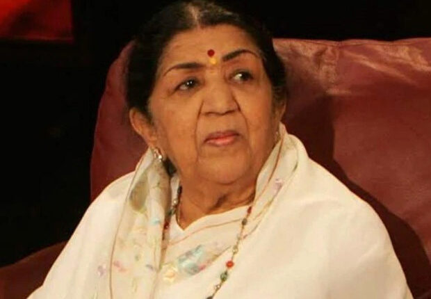Lata Mangeshkar donates Rs. 7 lakh to Maharashtra Chief Minister relief fund for COVID-19 : Bollywood News