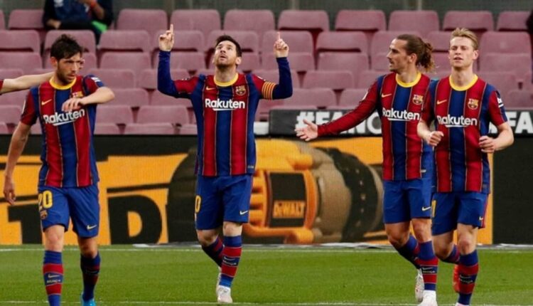 Messi strikes twice in 2nd half to keep Barcelona near top