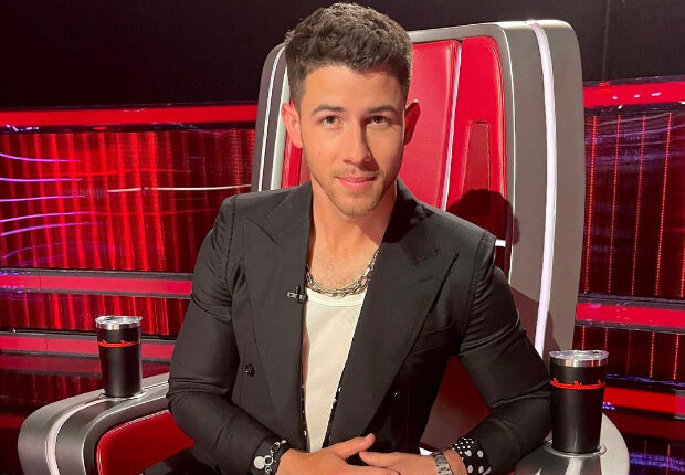Nick Jonas returns to The Voice after hospitalisation, reveals he ‘cracked rib from a spill on a bike’ : Bollywood News