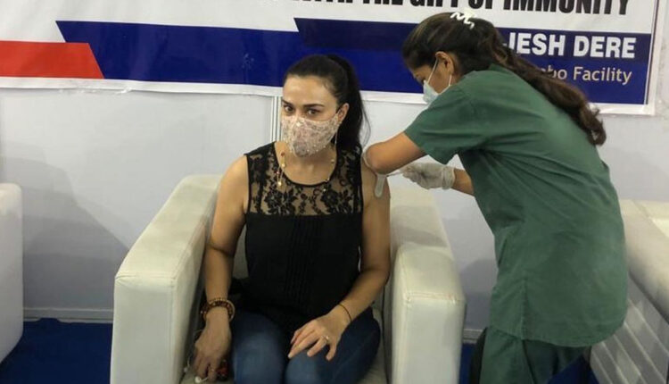 Preity Zinta Gets COVID-19 Vaccine Shot, Actress Requests Everyone to Get Vaccinated as Soon as Possible