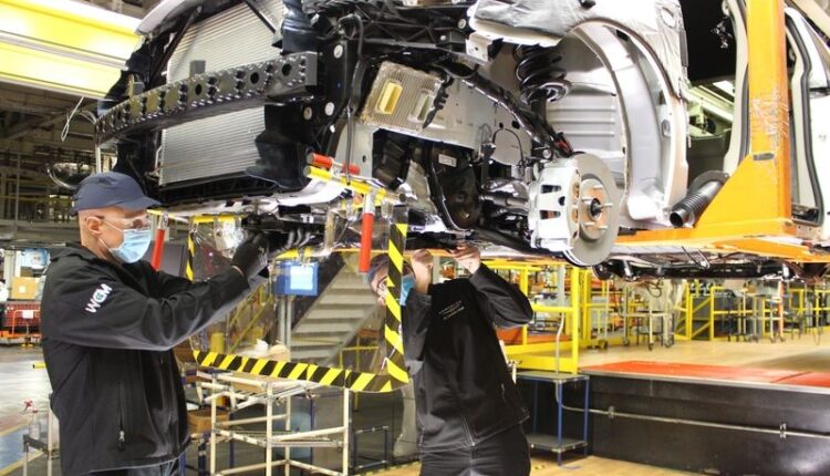 Stellantis extends production cut at Ontario minivan factory due to microchip shortage