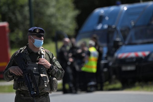 French soldiers are seen after a municipal policewoman was attacked with a knife on May 28, 2021, in La Chapelle-sur-Erdre