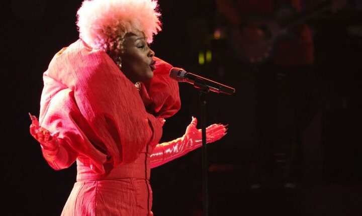 ‘The Voice’: Pia Renee’s ‘Need U Bad’ Gets The Coaches On Their Feet