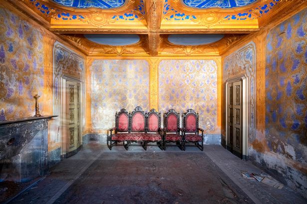 Photographer Roman Robroek had heard about the palace and went to look for it