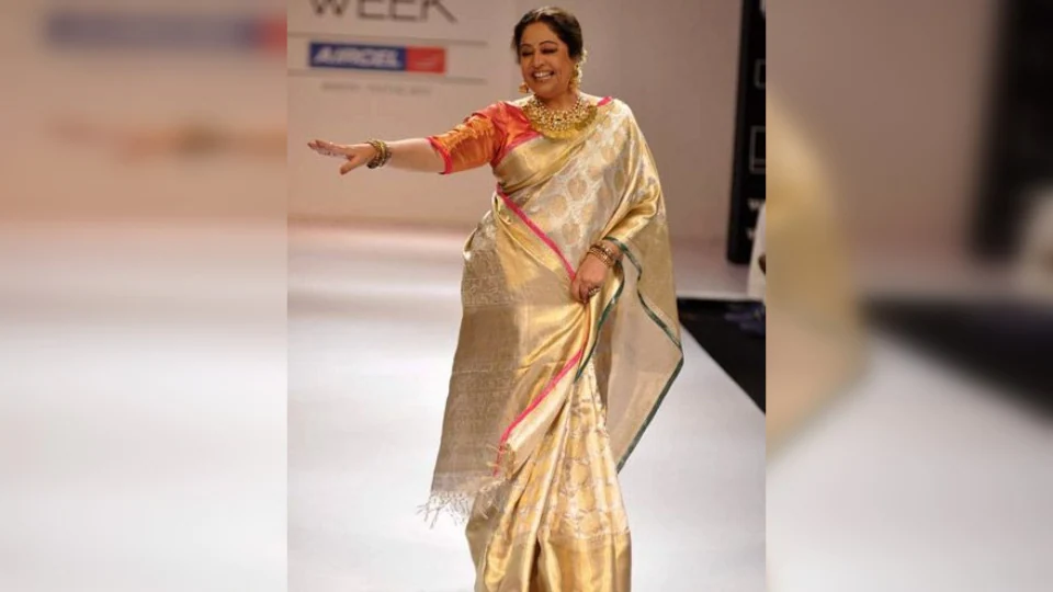 Kirron Kher in an off-white saree.(Pinterest)