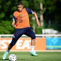 France's Kylian Mbappe takes part in a training session in Paris on Thursday. | AFP-JIJI