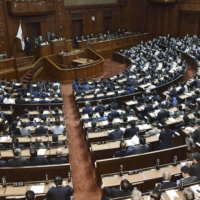 The Lower House approves the resignation of former trade minister Isshu Sugawara during a plenary session on Thursday. | KYODO