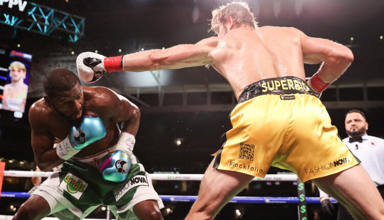Floyd Mayweather vs Logan Paul Fight: Netizens Disappointed After Exhibition Bout Ends Without a Knockout