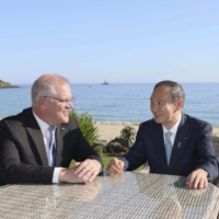 Prime Minister Yoshihide Suga holds talks with Australian counterpart Scott Morrison on the fringes of the Group of Seven summit in Cornwall, southwestern England, on Sunday. | CABINET PUBLIC RELATIONS OFFICE / VIA KYODO