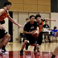 Yuki Togashi moves with the ball during a practice at Tokyo's National Training Center in February 2020. | KAZ NAGATSUKA
