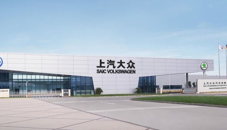 Light-vehicle output continues to fall