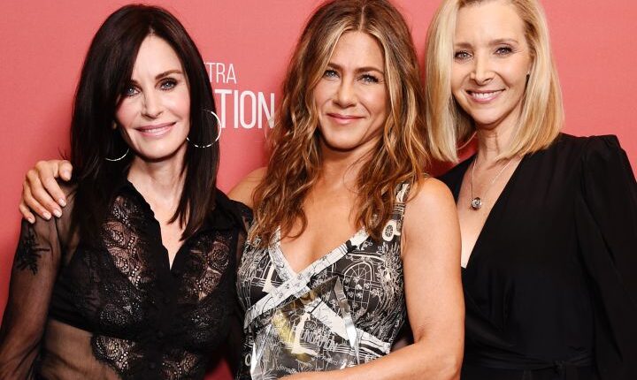 Lisa Kudrow Reveals Jennifer Aniston & Courteney Cox ‘Came Running’ After Her Mother’s Unexpected Death