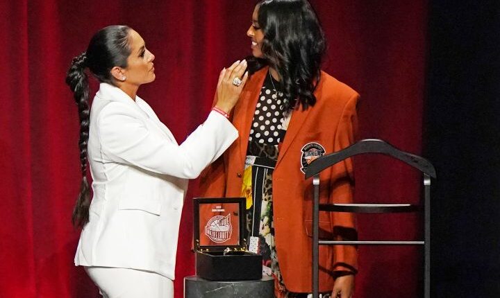 Natalia Bryant Graduates High School As Mom Vanessa Cheers Her On