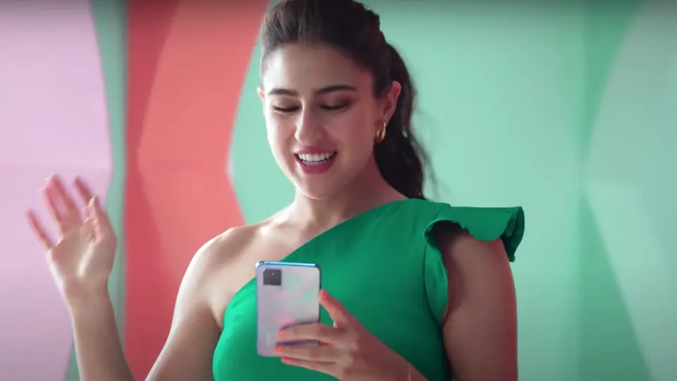 Sara Ali Khan for an ad shoot.(YouTube/VivoIndia)