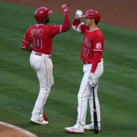 Los Angeles Angels left fielder Justin Upton celebrates with starting pitcher Shohei Ohtani after Upton's solo home run in the third inning against the Seattle Mariners on Friday.  | USA TODAY / VIA REUTERS