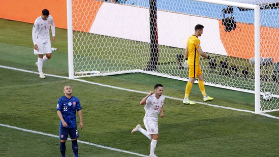 Croatia took the lead in the 20th minute but Spain equalised in the 38th minute through Pablo Sarabia. Gaya let it fly from the edge of the box. Livakovic did well to dive to his left and parry the ball away. The rebound, however, rolled kindly to Sarabia, who did the rest.(REUTERS)