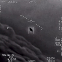 A scene from an unclassified video taken by U.S. Navy pilots shows an interaction with an 'unidentified aerial phenomena.' The conclusion of a classified U.S. intelligence report on the existence of alien UFOs is inconclusive, media reports said Friday. | U.S. DEFENSE DEPARTMENT / VIA AFP-JIJI