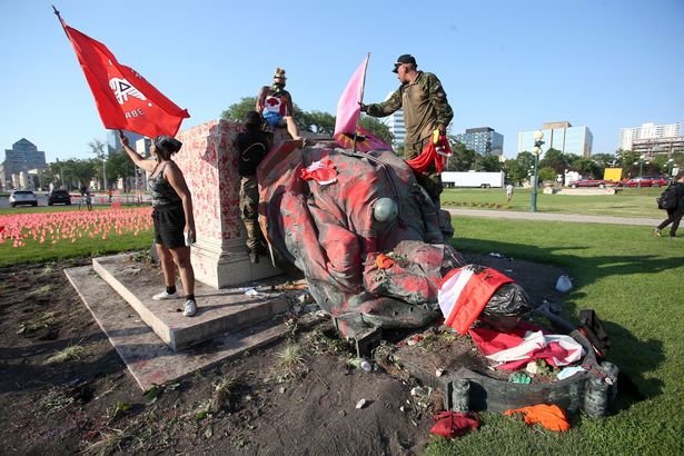 Statues of Queen Victoria and Elizabeth II have been torn down in Canada amid fury at the deaths of indigenous children.
During the annual Canada Day celebrations on July 1st, a group gathered at the Manitoba legislature and pulled the statue of Queen Victoria down.