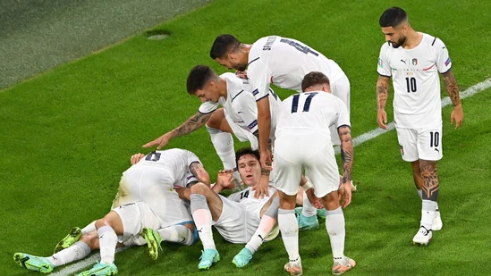 Soccer Football - Euro 2020 - Quarter Final - Belgium v Italy - Football Arena Munich, Munich, Germany - July 2, 2021 Italy's Nicolo Barella celebrates scoring their first goal with teammates Pool via REUTERS/Stuart Franklin(Pool via REUTERS)