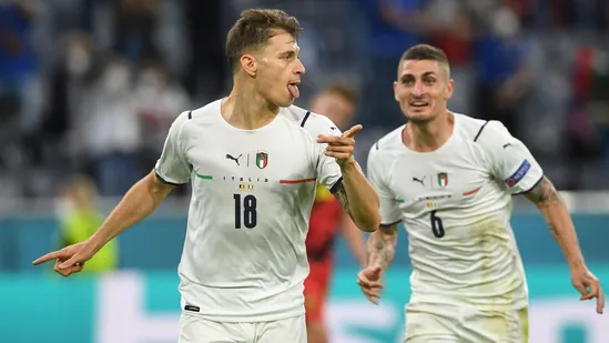 Soccer Football - Euro 2020 - Quarter Final - Belgium v Italy - Football Arena Munich, Munich, Germany - July 2, 2021 Italy's Nicolo Barella celebrates scoring their first goal with Marco Verratti Pool via REUTERS/Christof Stache(Pool via REUTERS)