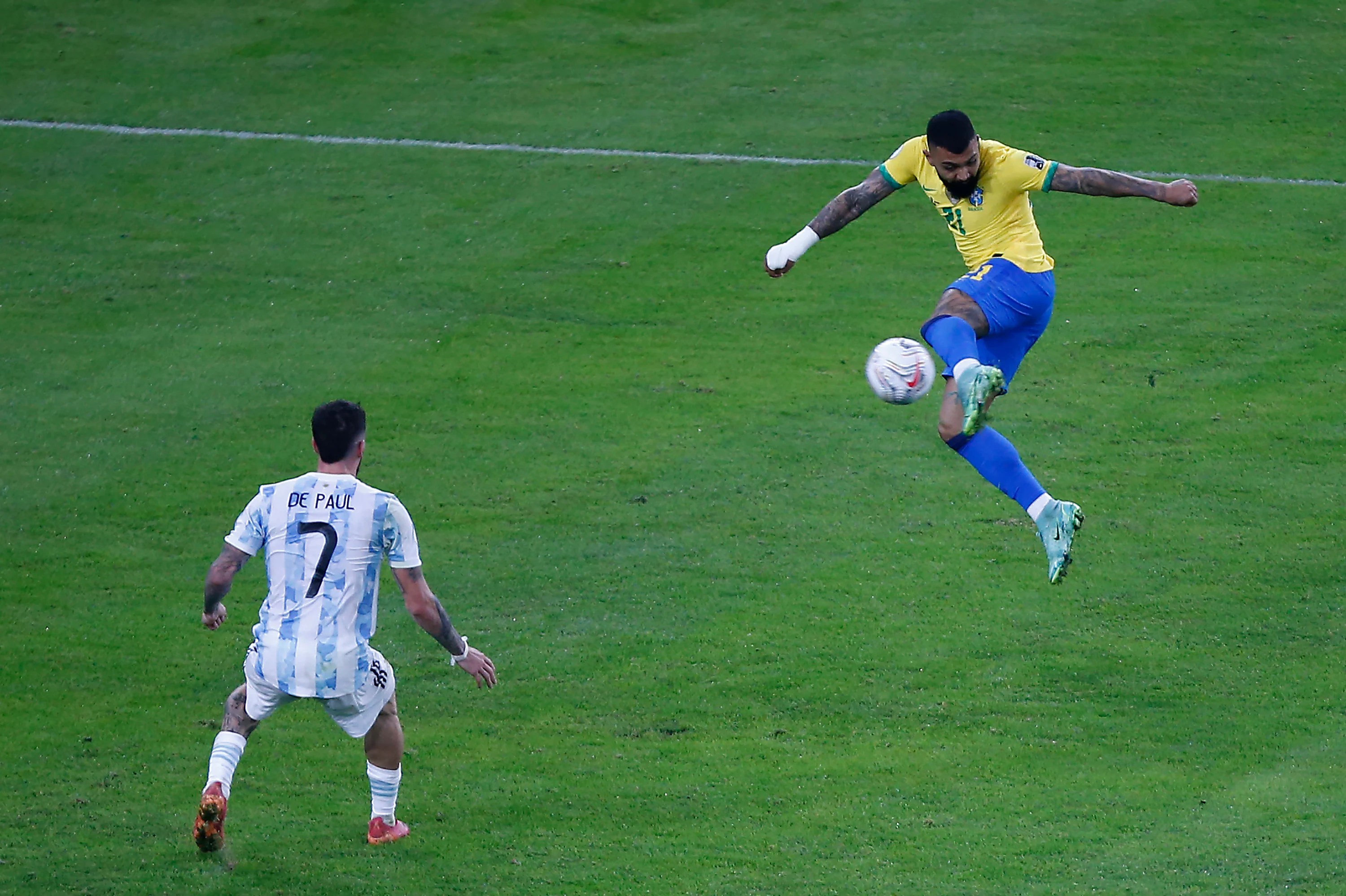 Gabriel Barbosa shoots at goal in the Copa America final.(Getty Images)