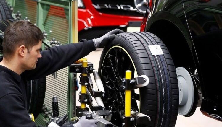 Daimler cuts car-sales outlook on chip shortage