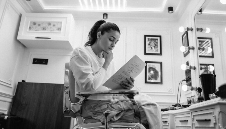 Darlings: Alia Bhatt Is Nervous After She Begins Shoot of Her Debut Production, Shares Still From the Sets