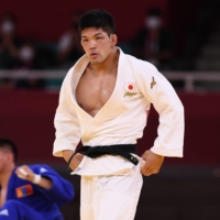 Shohei Ono in action Monday at Tokyo's Nippon Budokan.  | REUTERS