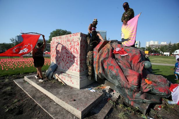 Statues of Queen Victoria and Elizabeth II have been torn down in Canada amid fury at the deaths of indigenous children.
During the annual Canada Day celebrations on July 1st, a group gathered at the Manitoba legislature and pulled the statue of Queen Victoria down.