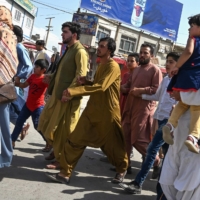 Thousands of people mobbed the Kabul's airport on Monday trying to flee after the Taliban retook the city.  | AFP-JIJI