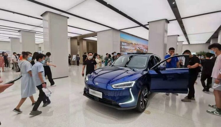 Huawei, sanctioned by U.S., doubles down on auto industry