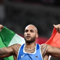 Italy's Lamont Marcell Jacobs celebrates after winning the men's 100-meter final at National Stadium in Tokyo on Aug. 1.  | AFP-JIJI