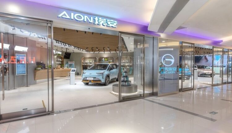 Vehicle sales slip 14% in July, trade group estimates