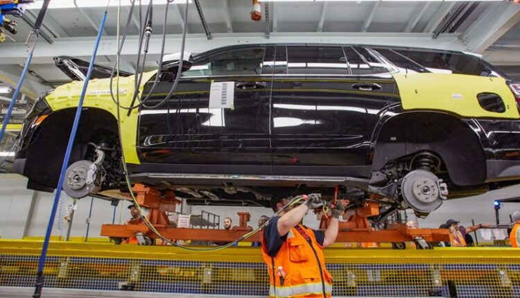 GM extends downtime at crossover plants